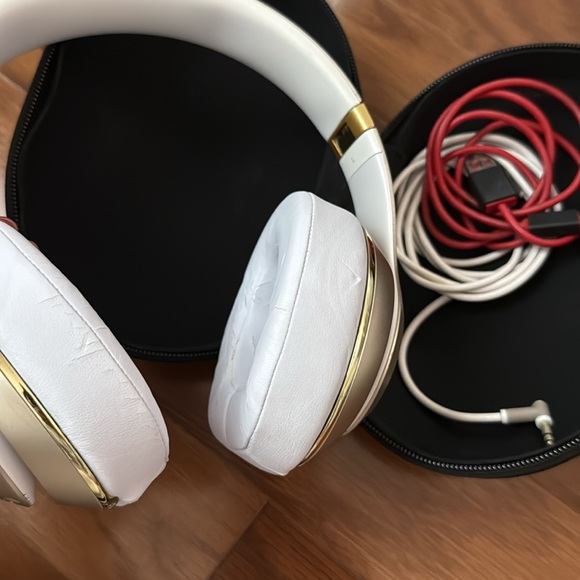 Old beats headphones - Picture 5 of 5